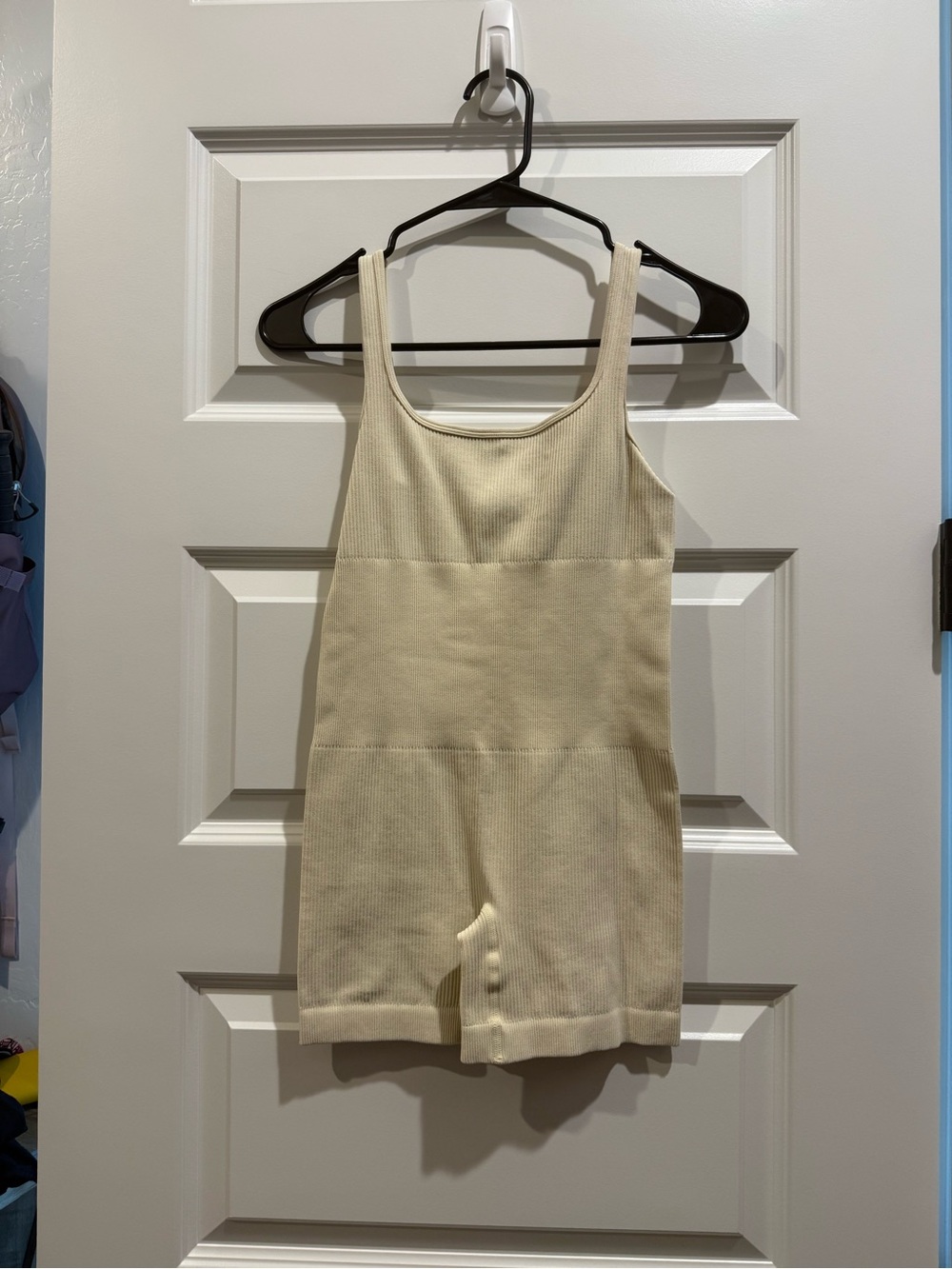 Seamless Ribbed Cream Shaping Tank Romper - Picture 3 of 4